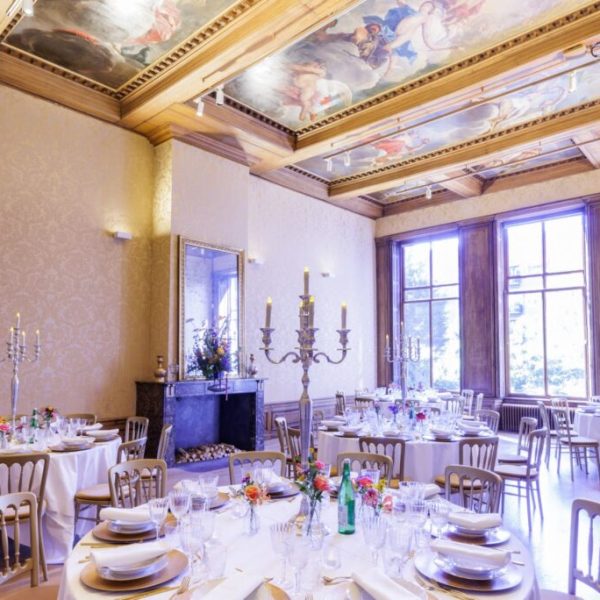 Vasara zaal en tafels