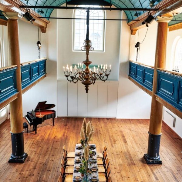 synagogezaal-tafel-stoer